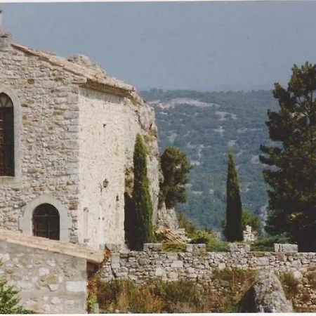 Ancienne Chapelle Du 12E Siecle Restauree En Maison De Caractere Sur Falaise Aigueze Exterior photo